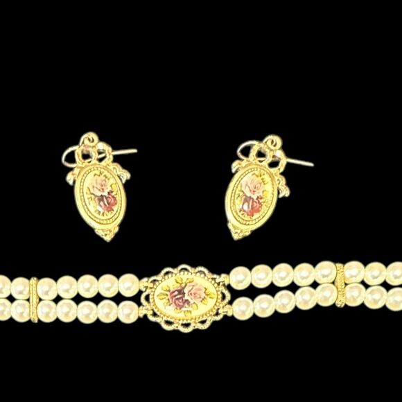 Vintage Victorian Style Floral Faux Pearl Bracelet W/ Matching Earrings - Picture 2 of 15